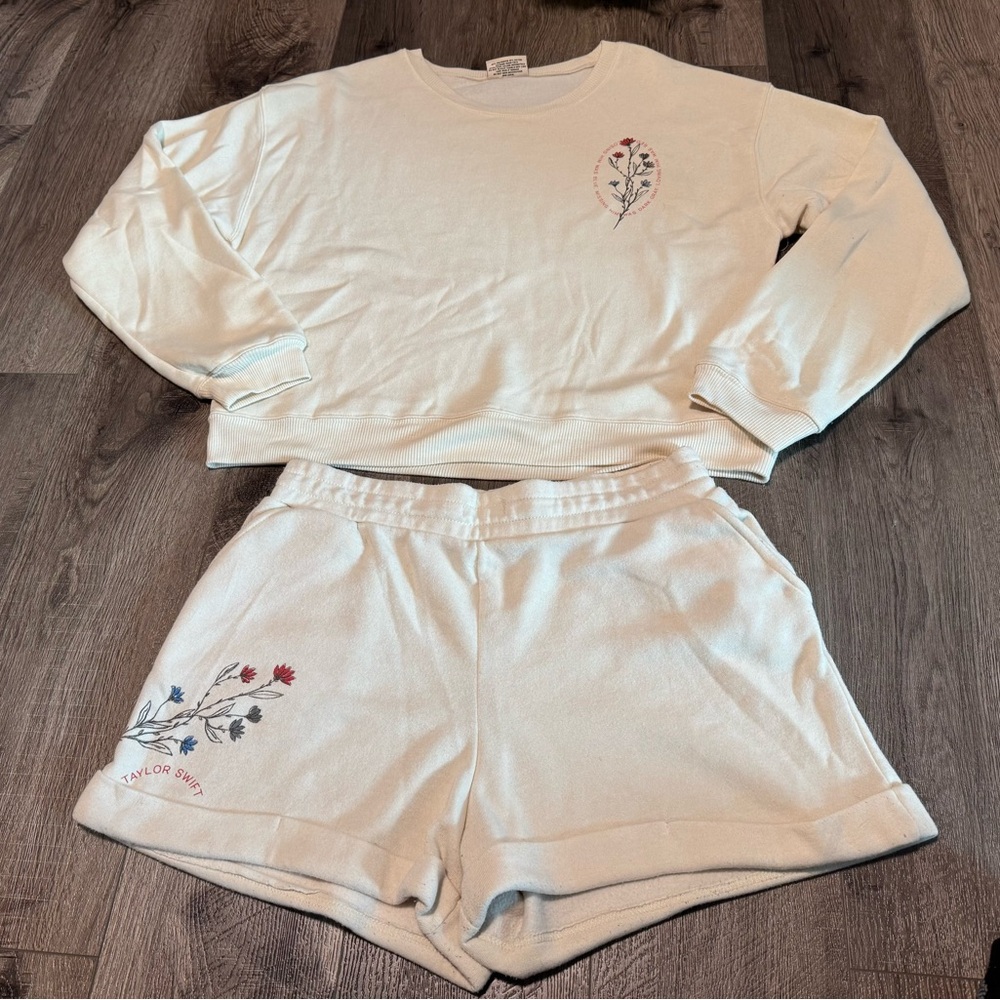 Taylor Swift Red / Cream Floral Crewneck Sweater & Shorts Set